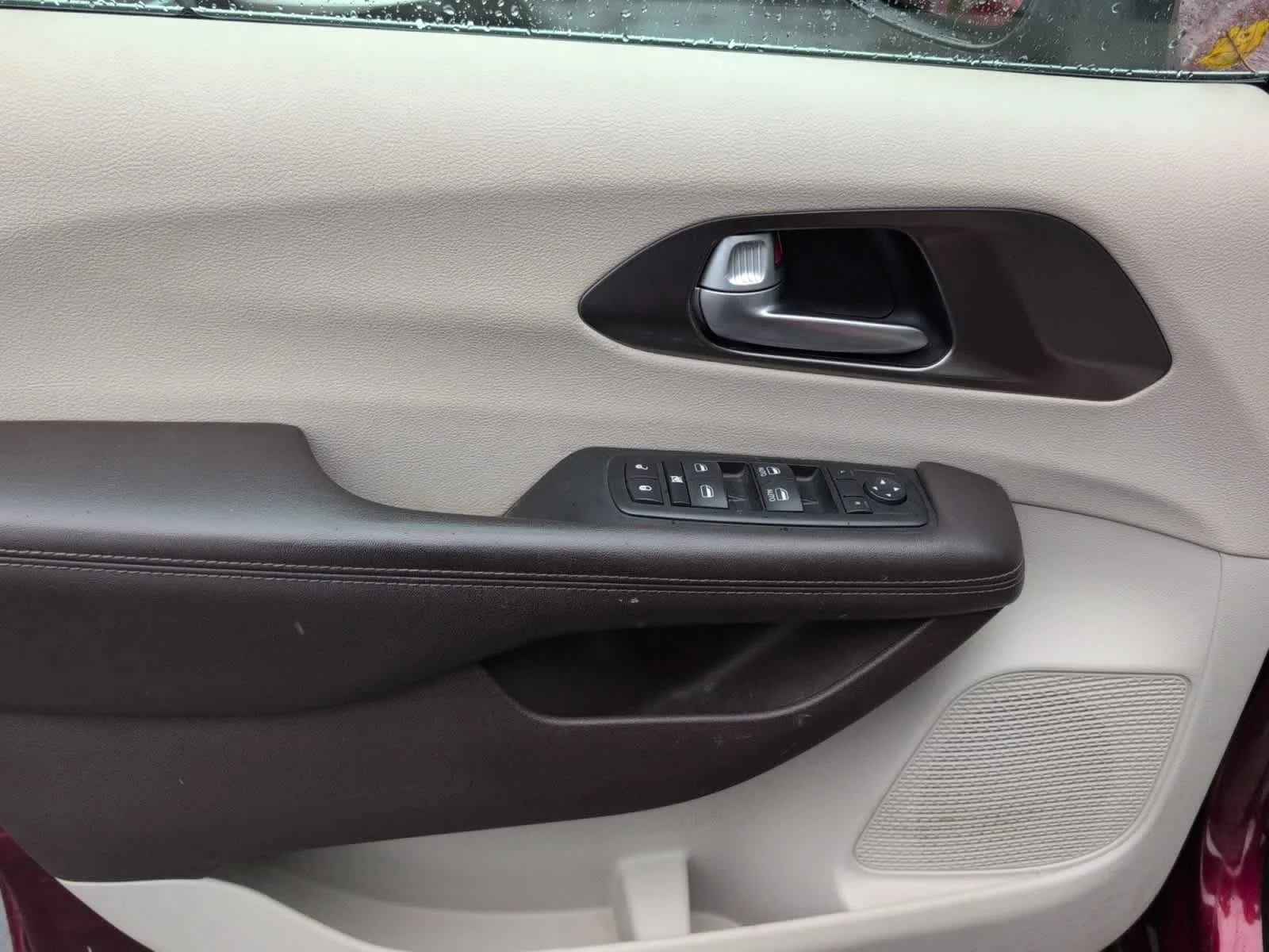 Used 2017 Velvet Red Pearlcoat Chrysler Touring image 13
