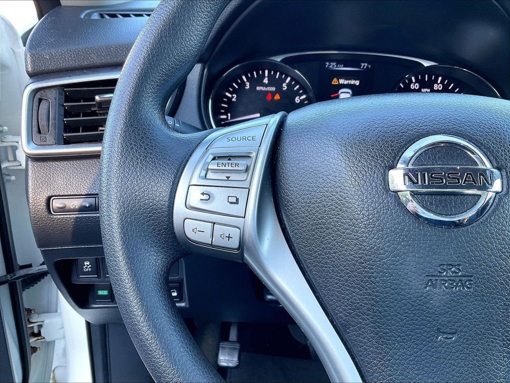 Used 2015 Glacier White Nissan S image 22