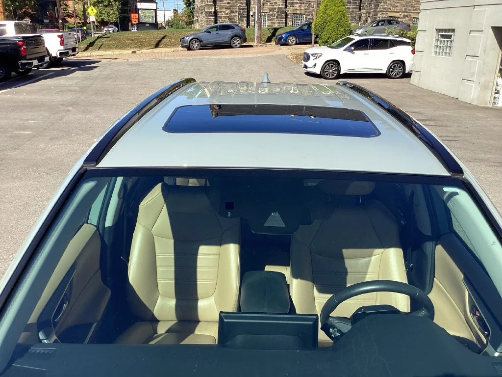 Used 2020  Toyota XLE Premium image 10