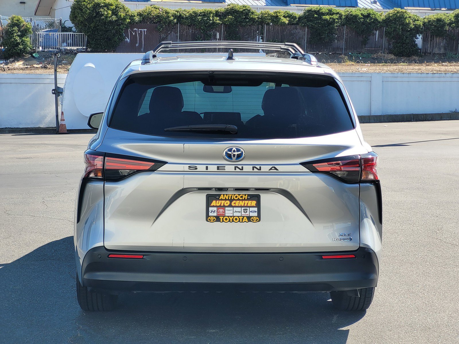 Used 2022 Silver Toyota XLE image 5