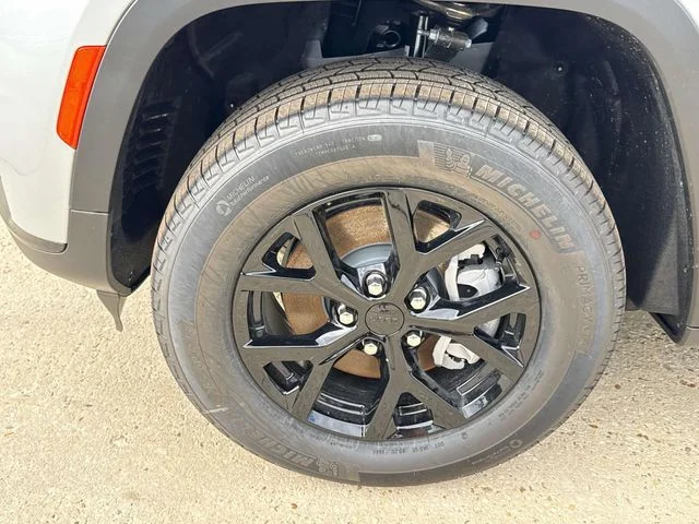 New 2025 Silver Jeep Altitude X image 4