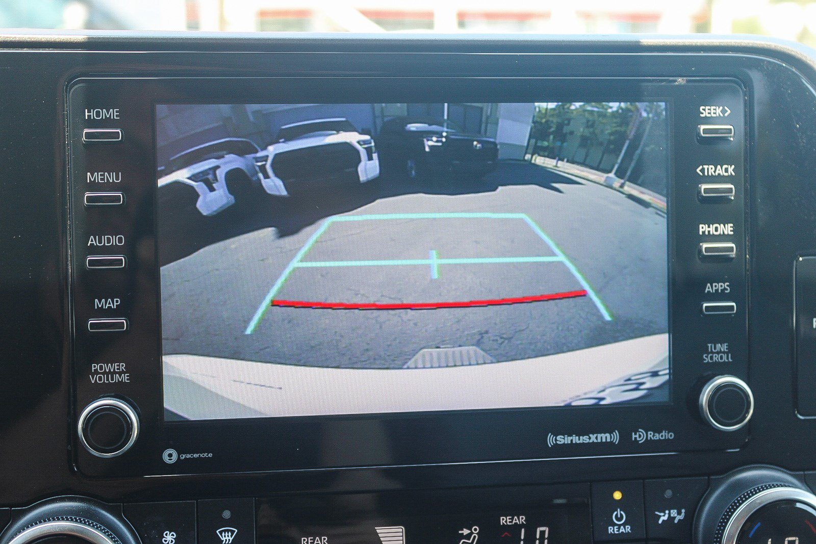 Used 2022 Wind Chill Pearl Toyota XLE image 24