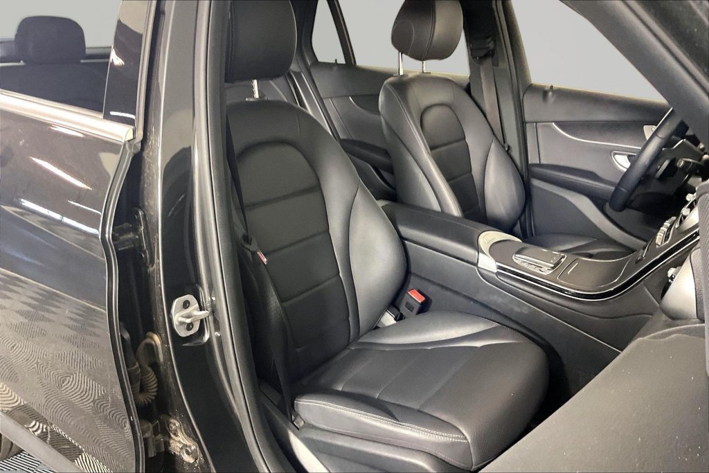 Used 2022 Black Mercedes-Benz GLC 300 image 24