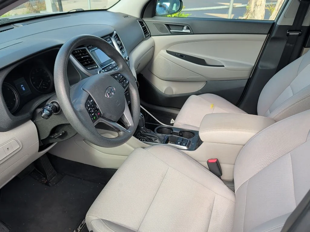 Used 2017 Silver Hyundai SE image 2