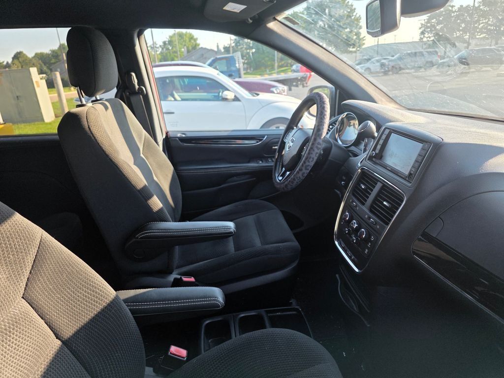 Used 2019 Octane Red Pearlcoat Dodge SE Plus image 5
