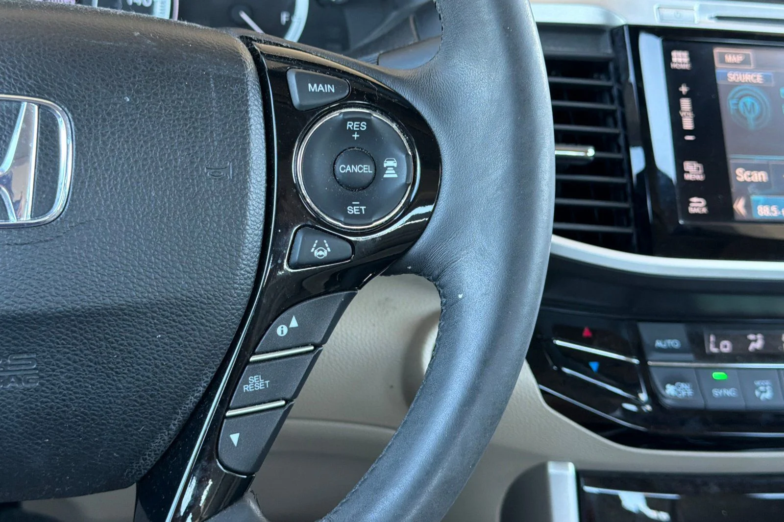 Used 2016  Honda EX-L image 30