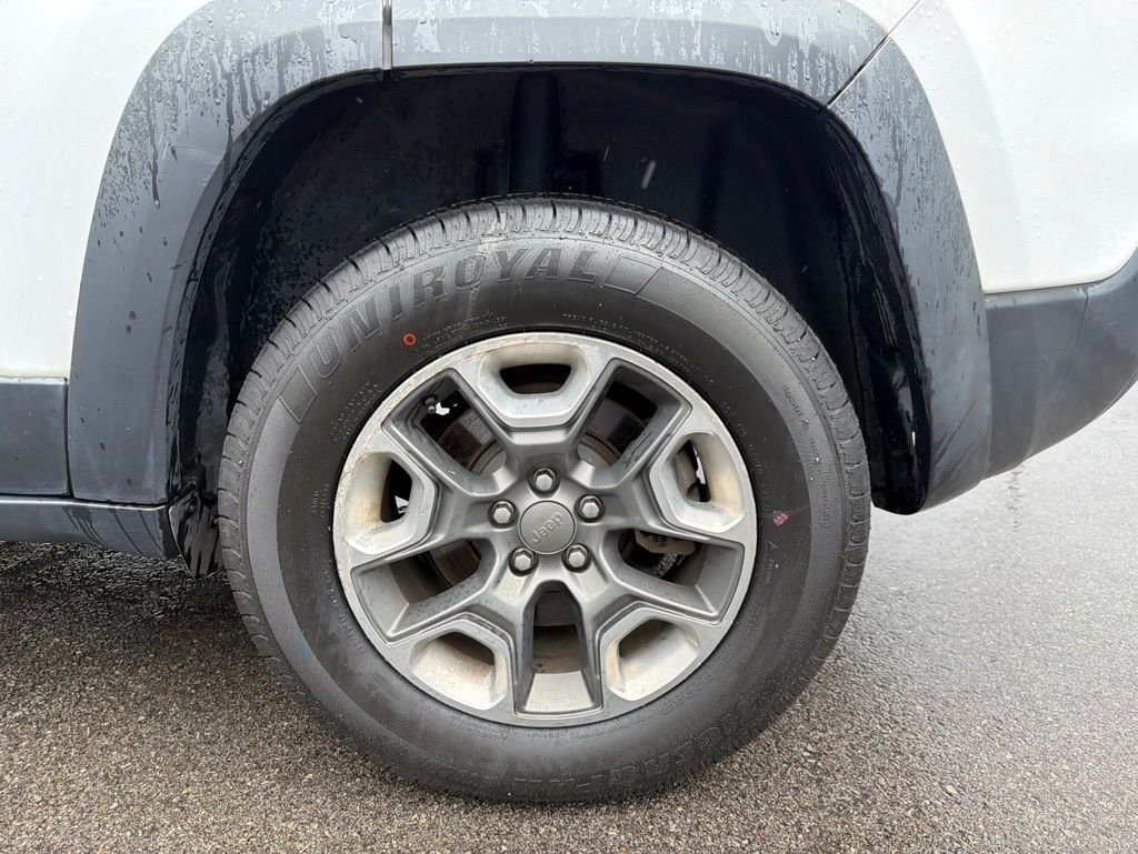 Certified Used 2019 White Jeep Trailhawk image 21