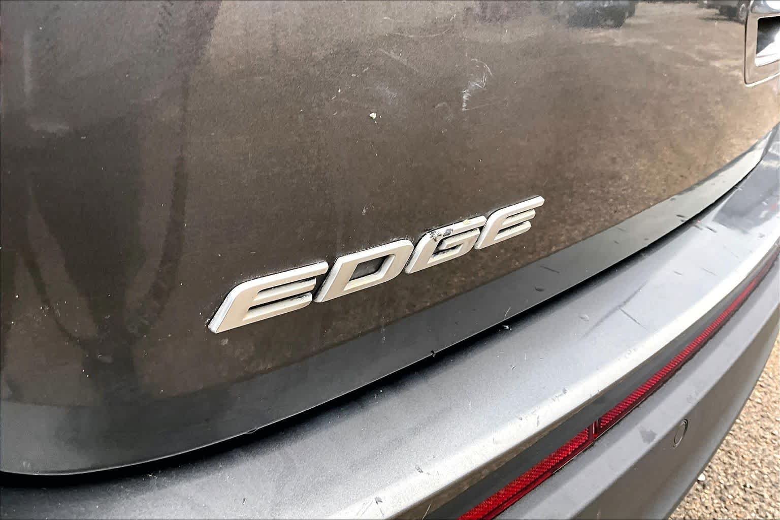 Used 2015 Magnetic Metallic Ford SEL image 12