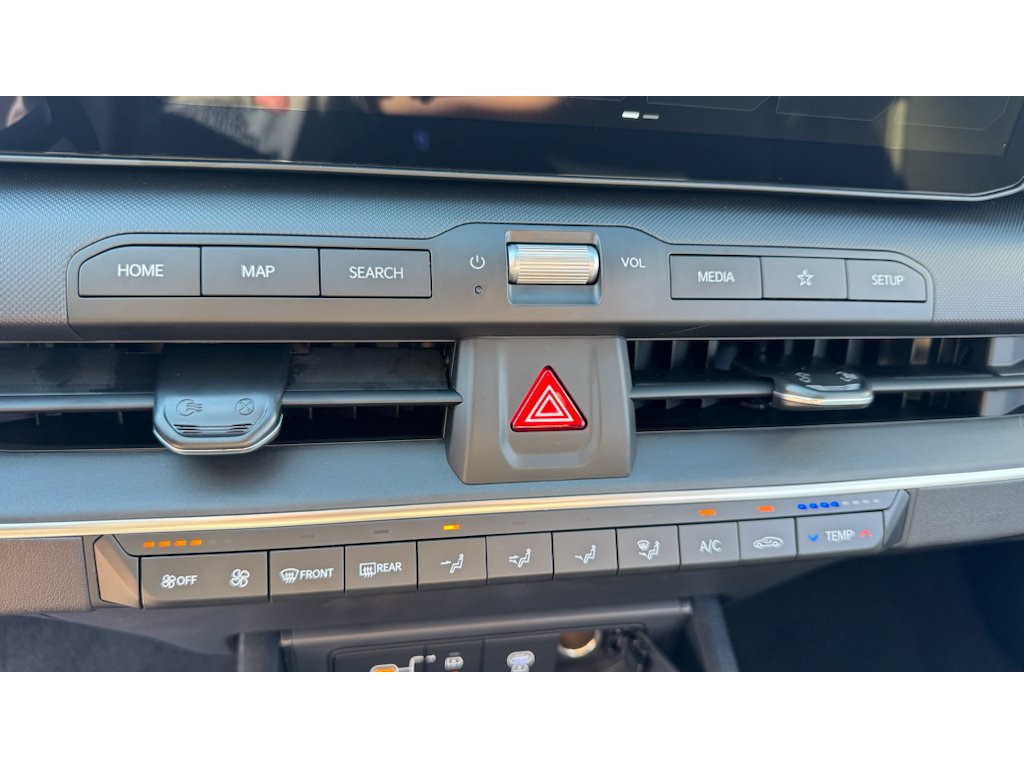 New 2026 Snow White Pearl Kia LX image 18