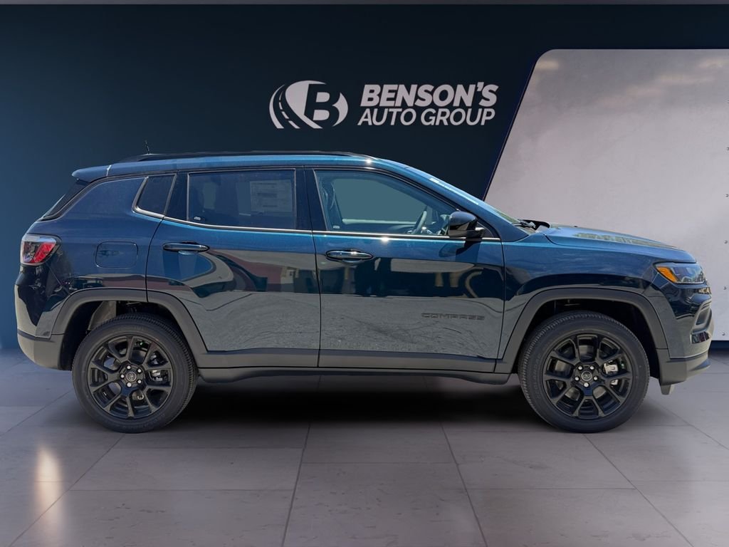 New 2026 Fathom Blue Pearl-Coat Exterior Paint Jeep Latitude image 6