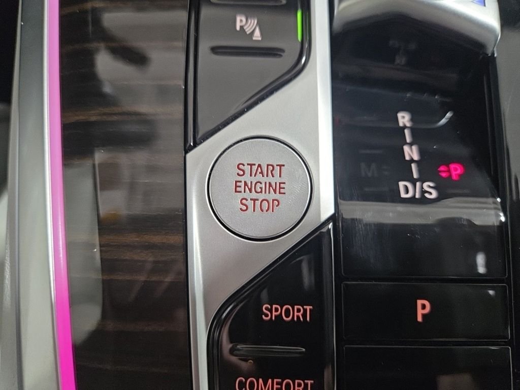 Used 2024 Black BMW xDrive40i image 18