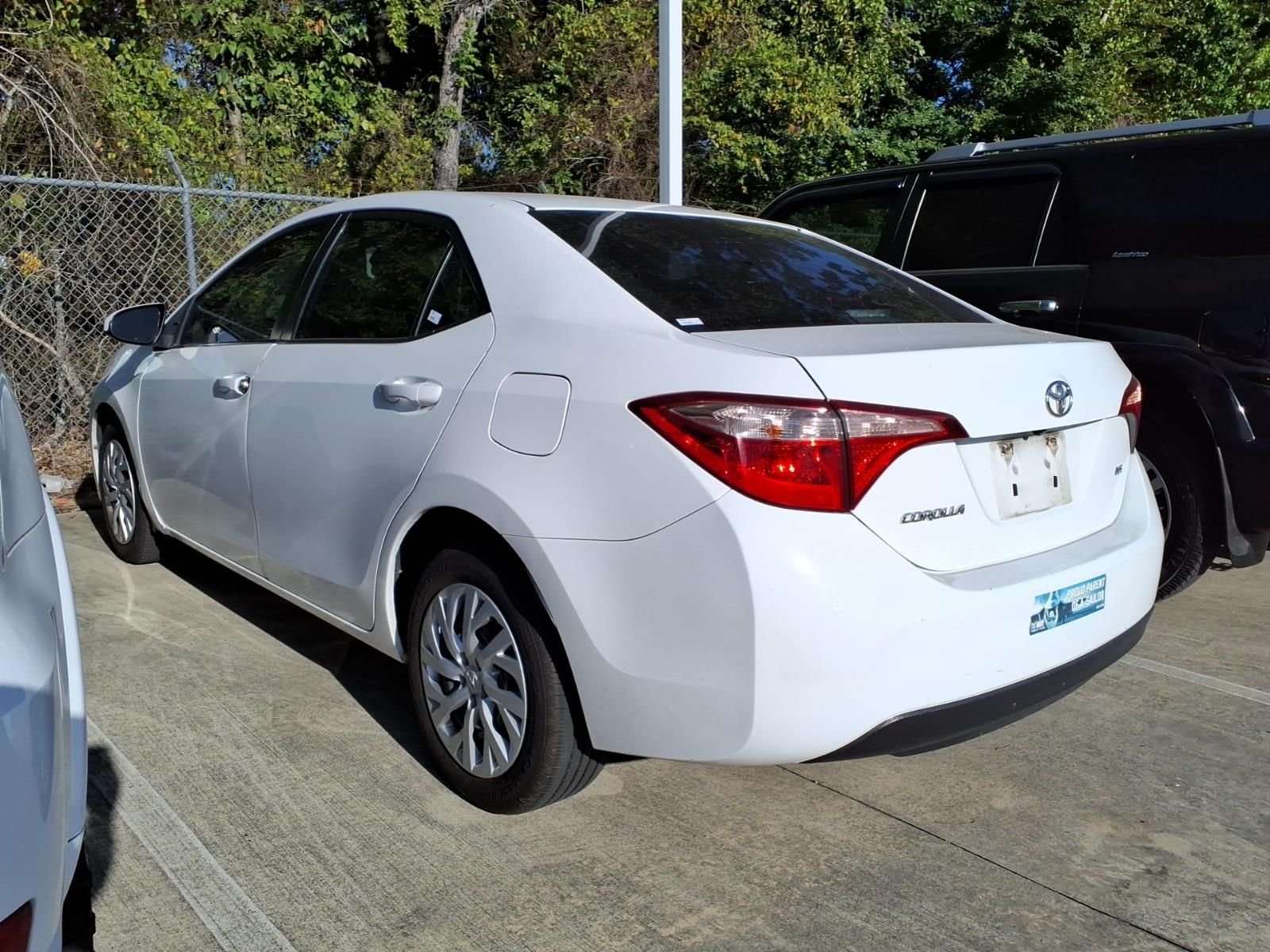 Used 2018 Toyota Corolla LE with VIN 5YFBURHE6JP771992 for sale in Conroe, TX