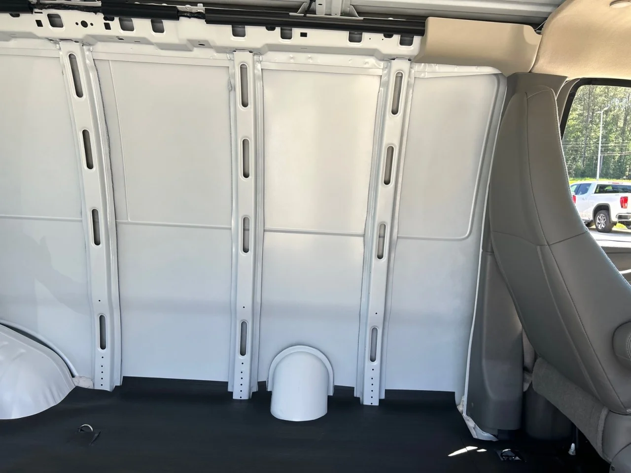 2026 GMC Savana Cargo Work Van - Photo 18