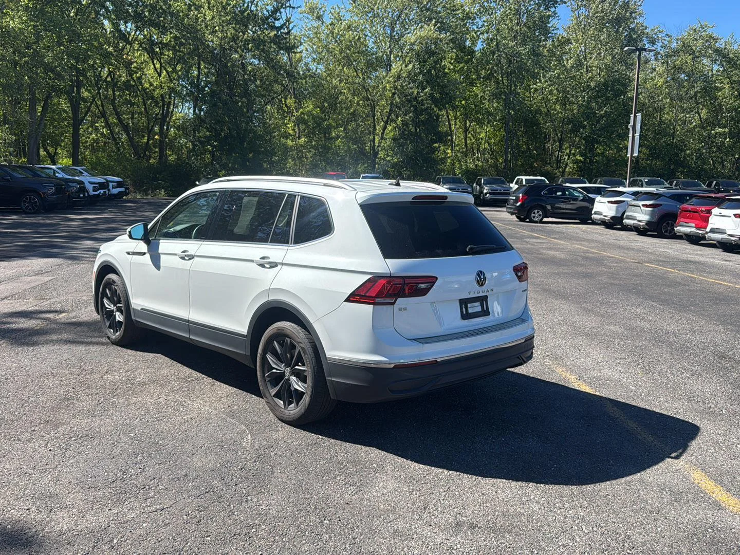Used 2024 Pure White Volkswagen SE image 7