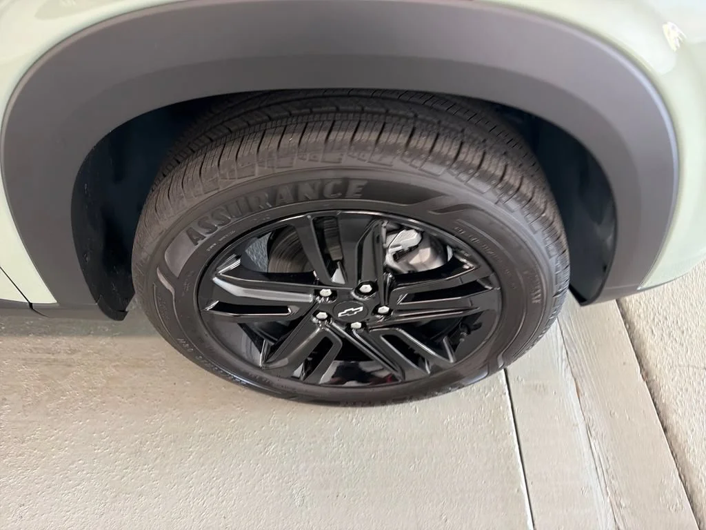 New 2026 Cacti Green Chevrolet ACTIV image 4