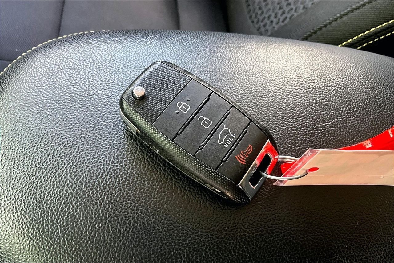 Used 2016 Black Kia Plus image 35
