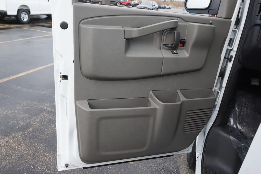 2025 Chevrolet Express Cargo Work Van - Photo 16