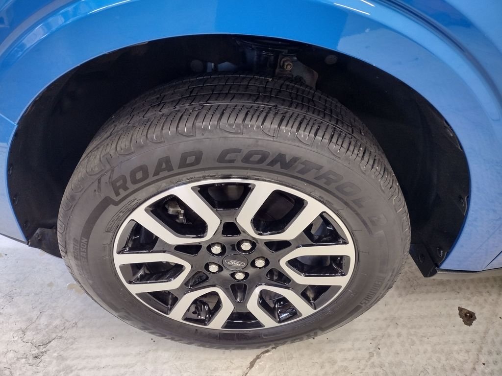 Used 2022 Blue Metallic Ford Lariat image 6