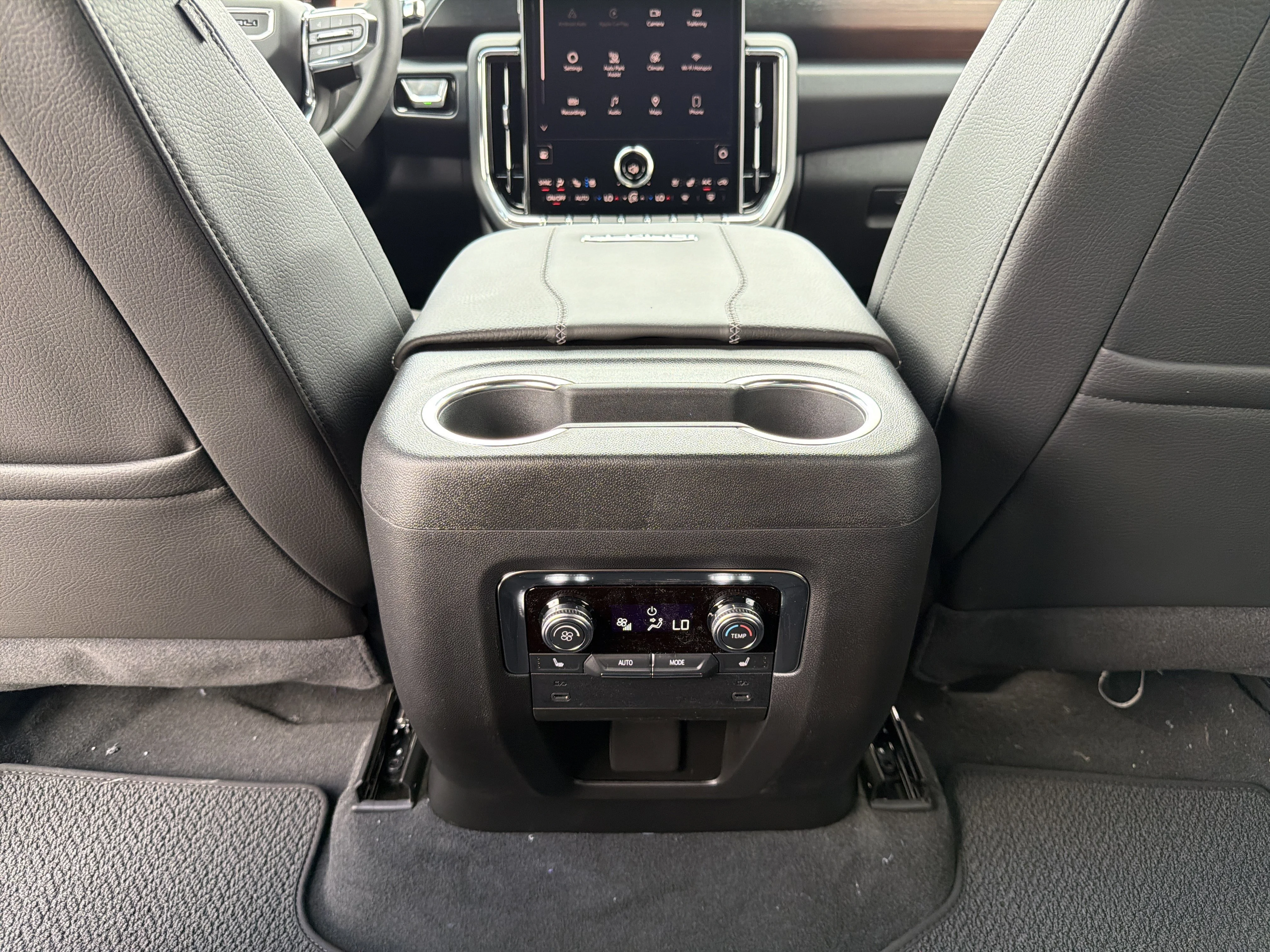 2026 GMC Yukon XL Denali - Photo 29