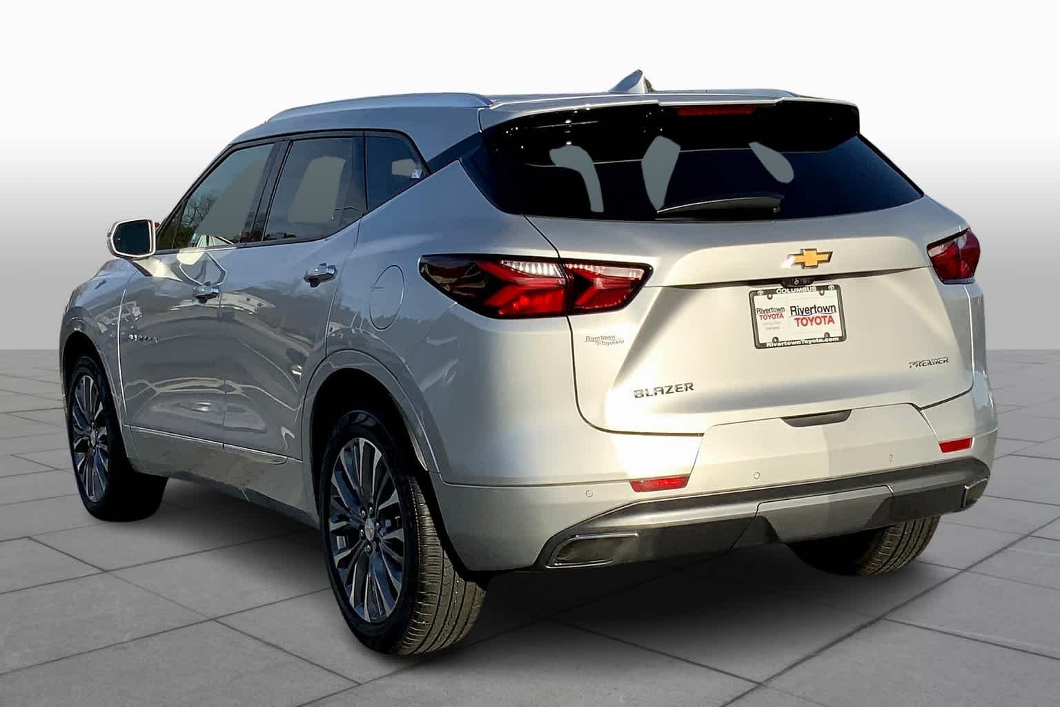 Used 2019 Silver Ice Metallic Chevrolet Premier image 12