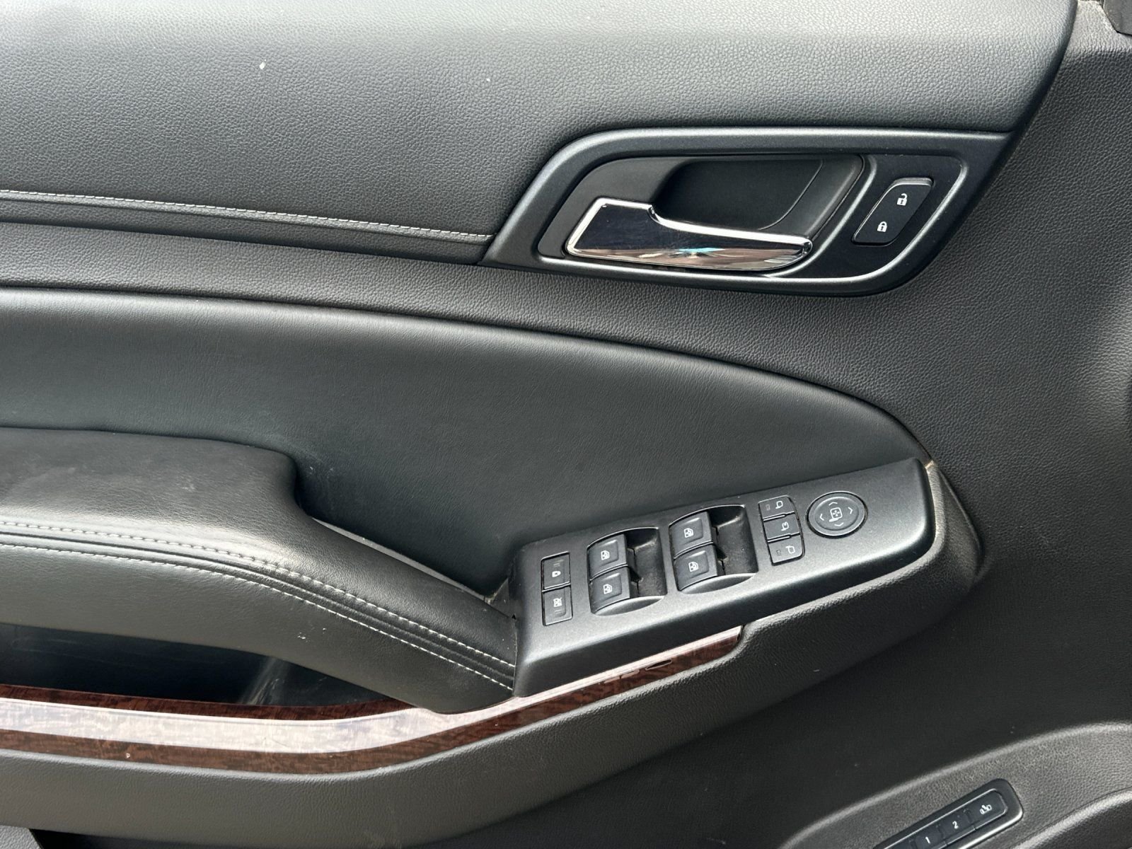 Used 2015 Iridium Metallic GMC SLT image 10