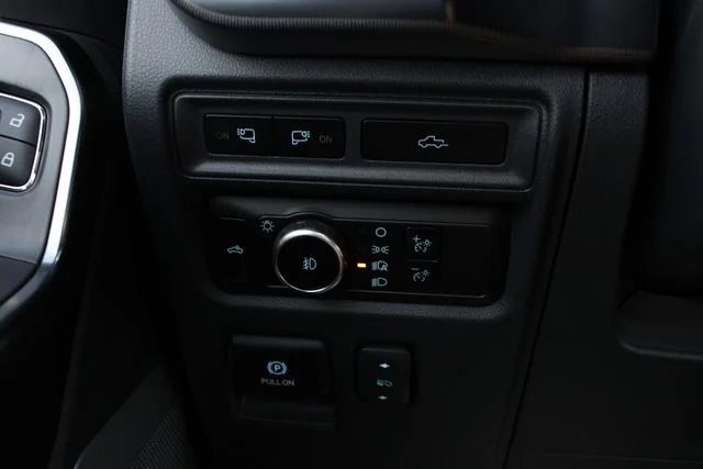 Used 2023 Silver Ford Platinum image 10
