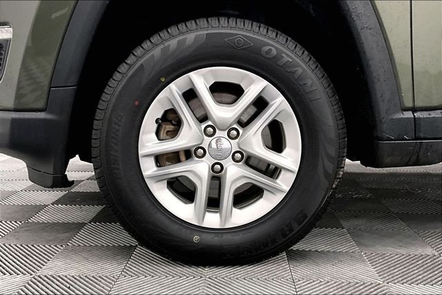Used 2018 Olive Green Pearlcoat Jeep Sport image 10