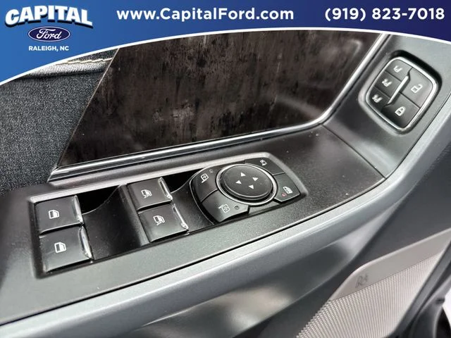 Used 2022 White Ford Lariat image 21
