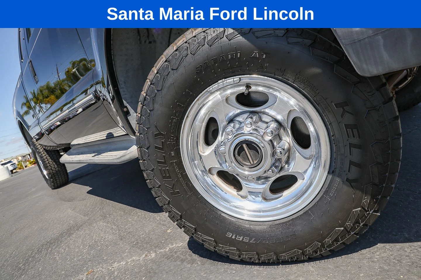 Used 2000 Black Ford Lariat image 2