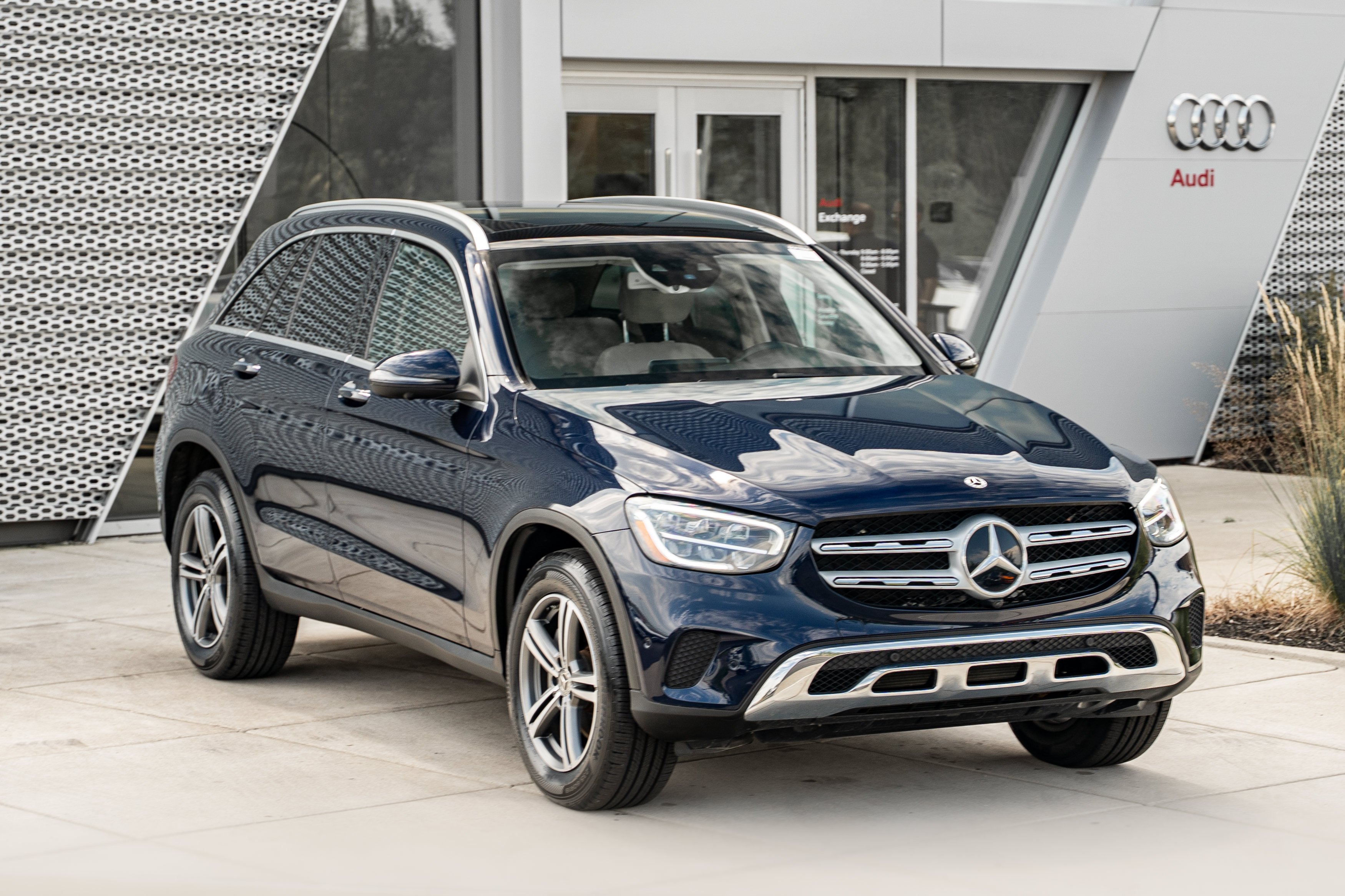 Used 2020 Lunar Blue Metallic Mercedes-Benz GLC 300 image 2
