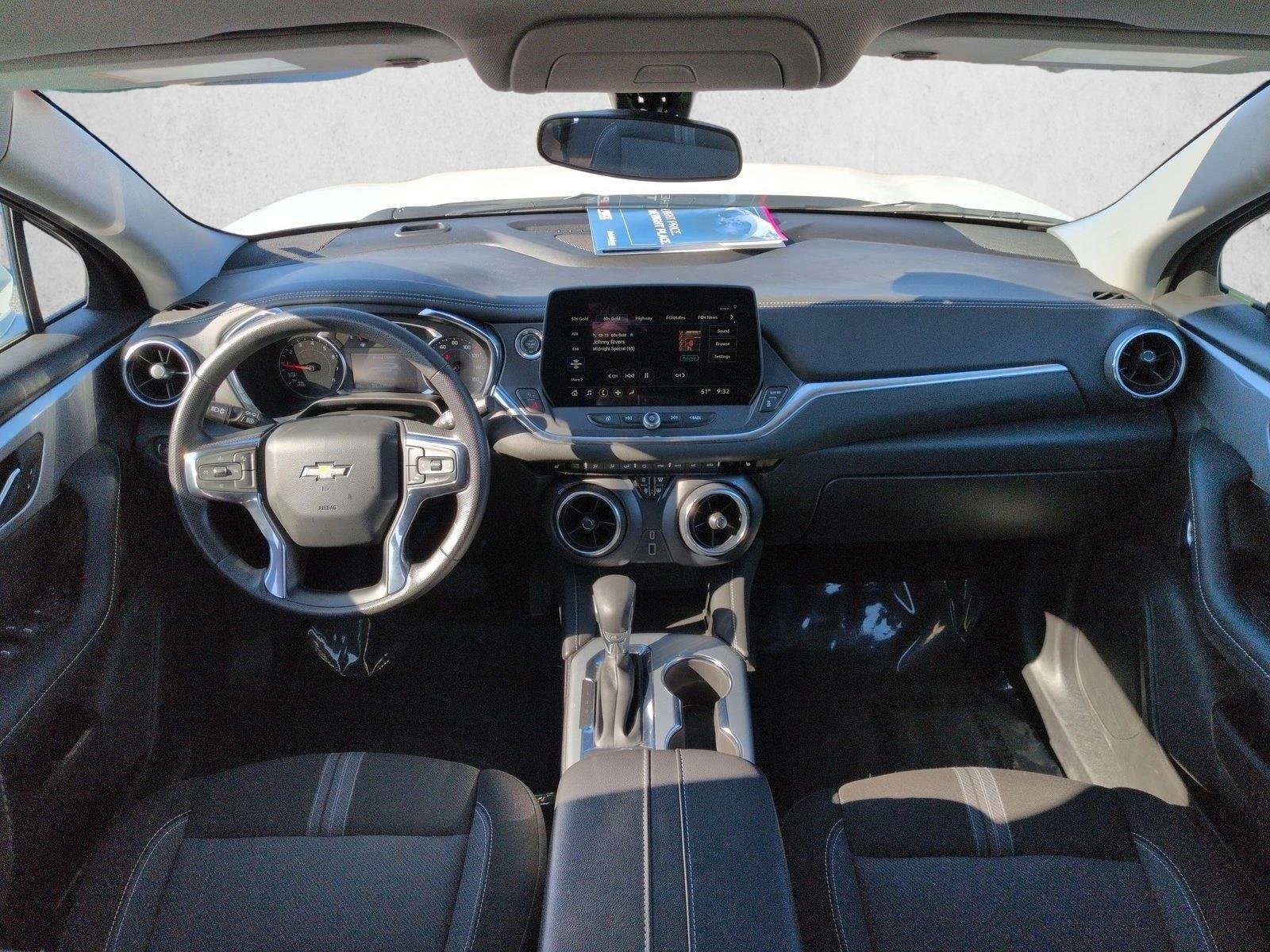 Used 2025 Summit White Chevrolet LT image 17