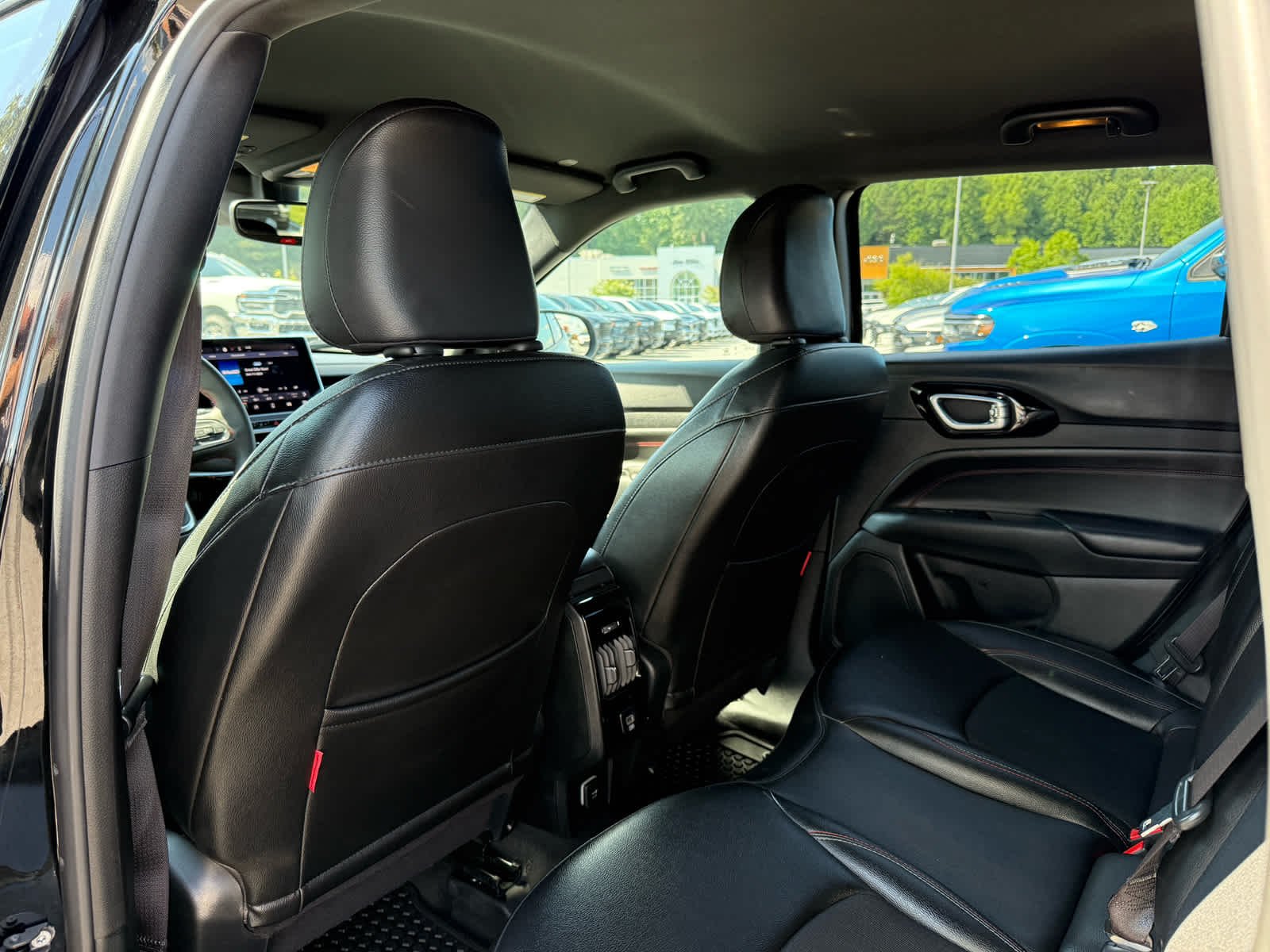Used 2024 Diamond Black Crystal Pearlcoat Jeep Trailhawk image 26