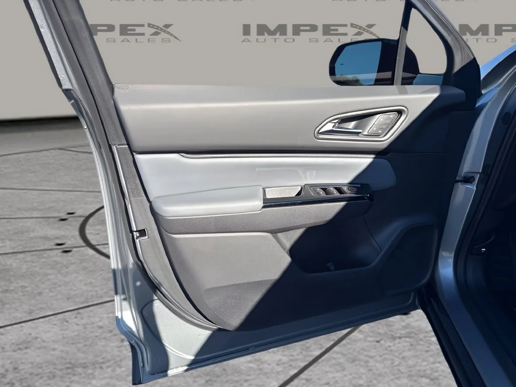 Used 2025 Silver Honda Touring image 23