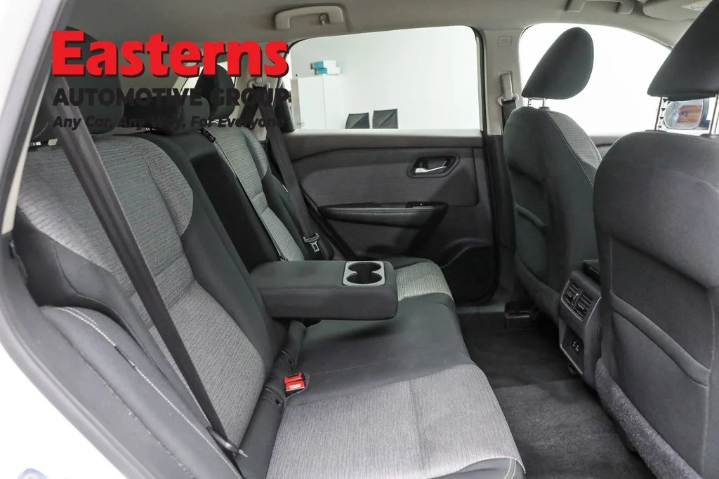 Used 2022 White Nissan SV image 22