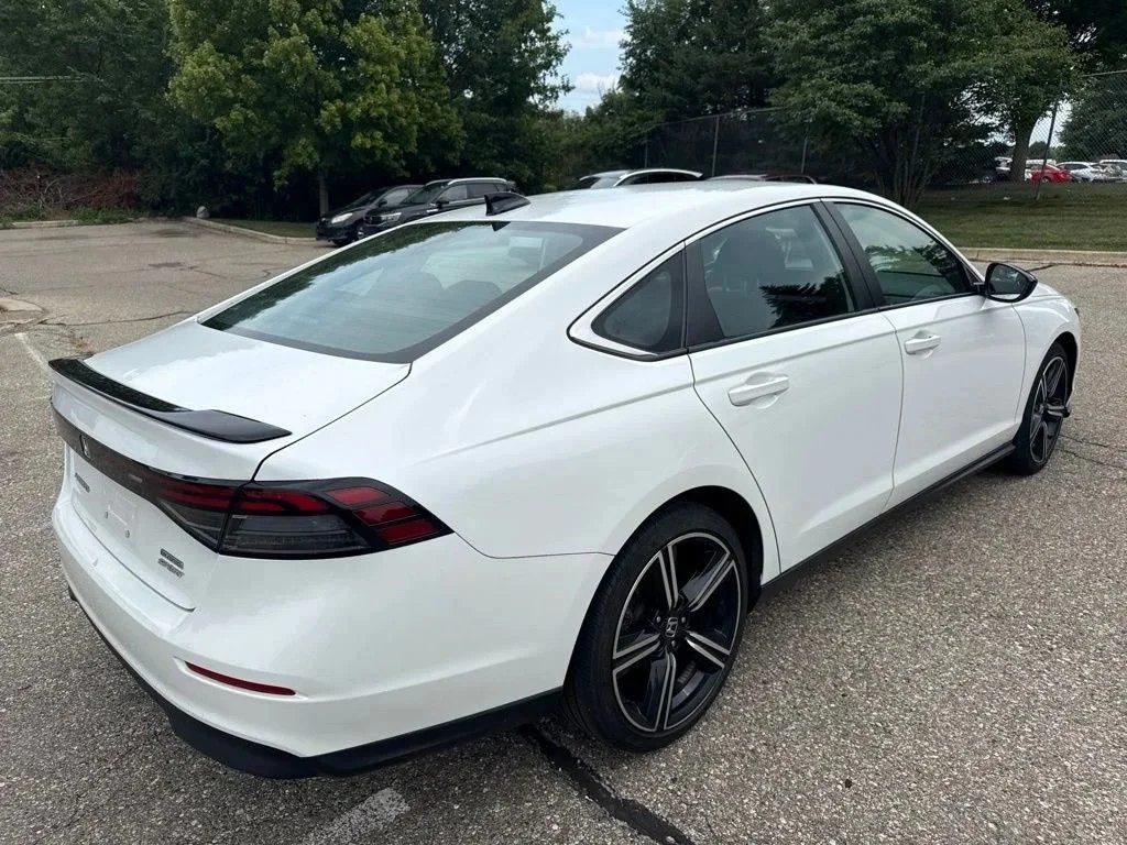 Used 2023 Platinum White Pearl Honda Sport image 8
