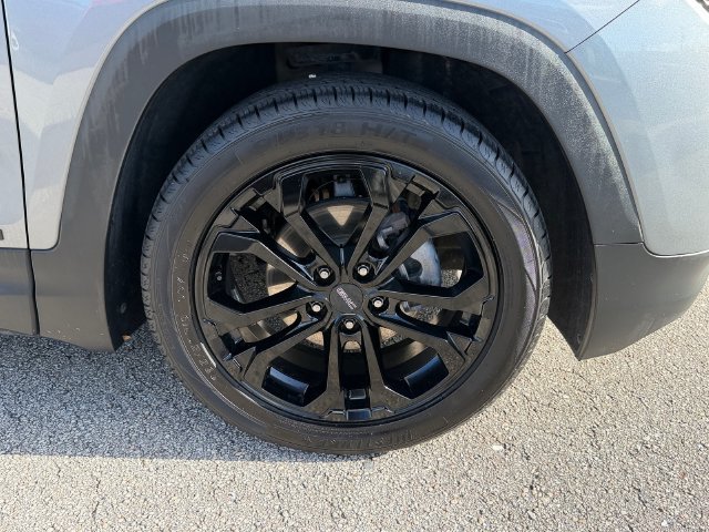Used 2021 Gray GMC SLE image 19