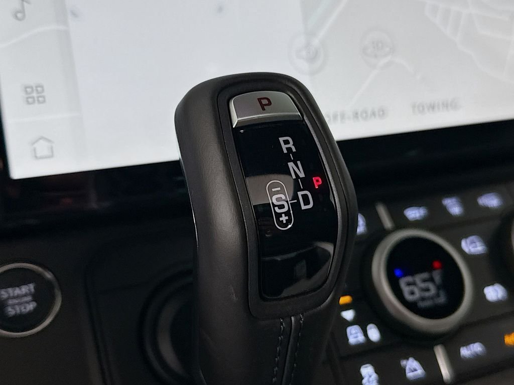 New 2026 Fuji White Land Rover X-Dynamic SE image 18