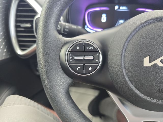 Used 2025  Kia LX image 19