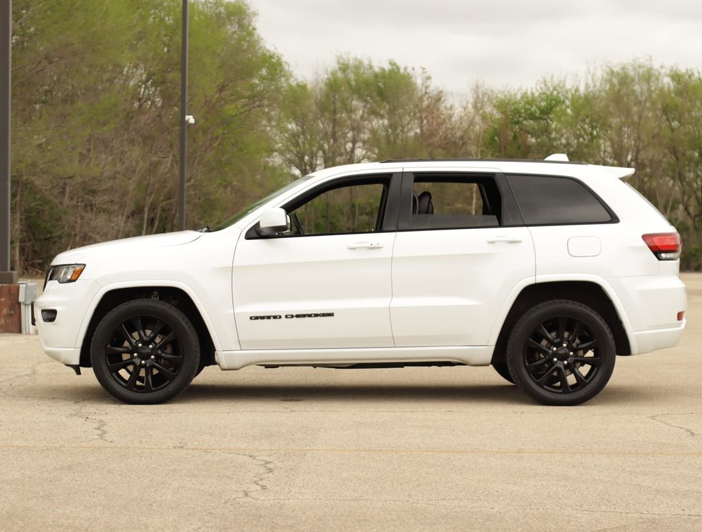 Used 2019 White Jeep Altitude 4x4 image 4