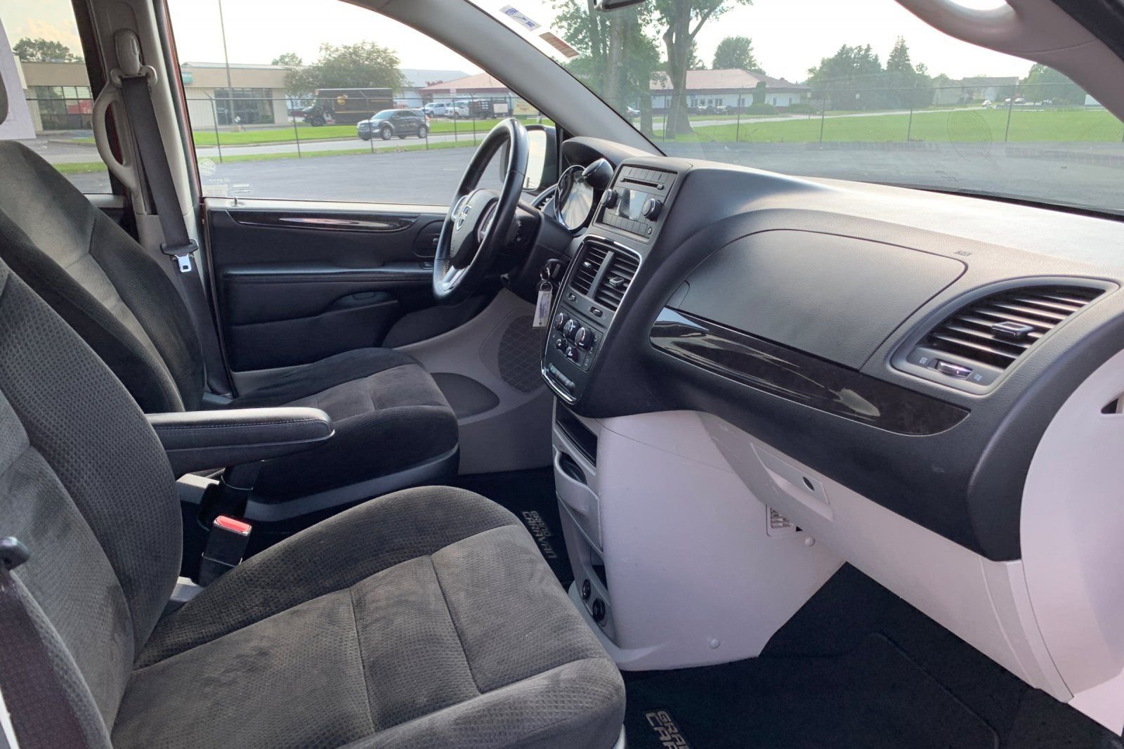 Used 2015 Red Dodge SE image 19