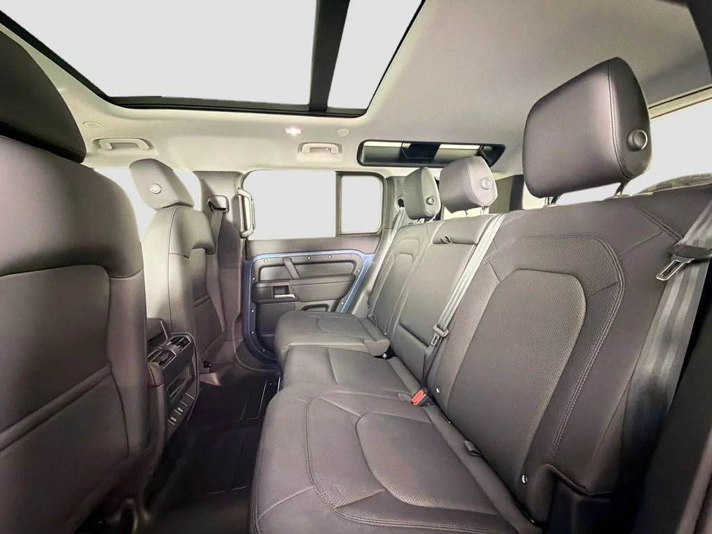 Used 2026 Tasman Blue Metallic Land Rover S image 26