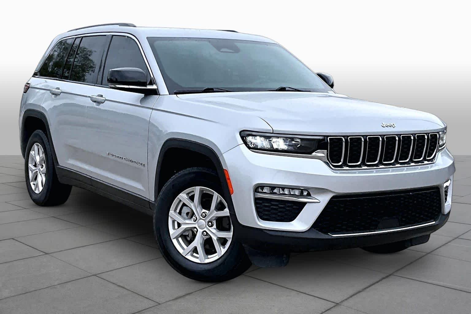 Used 2023 Silver Zynith Jeep Limited image 3