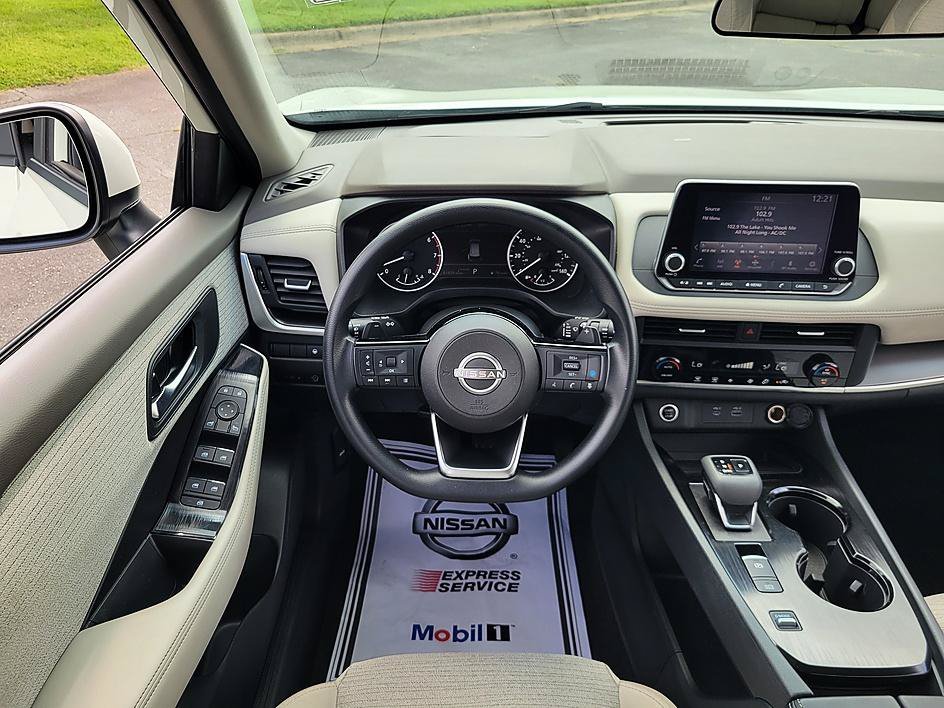 Used 2023 Pearl White Tricoat Nissan SV image 28