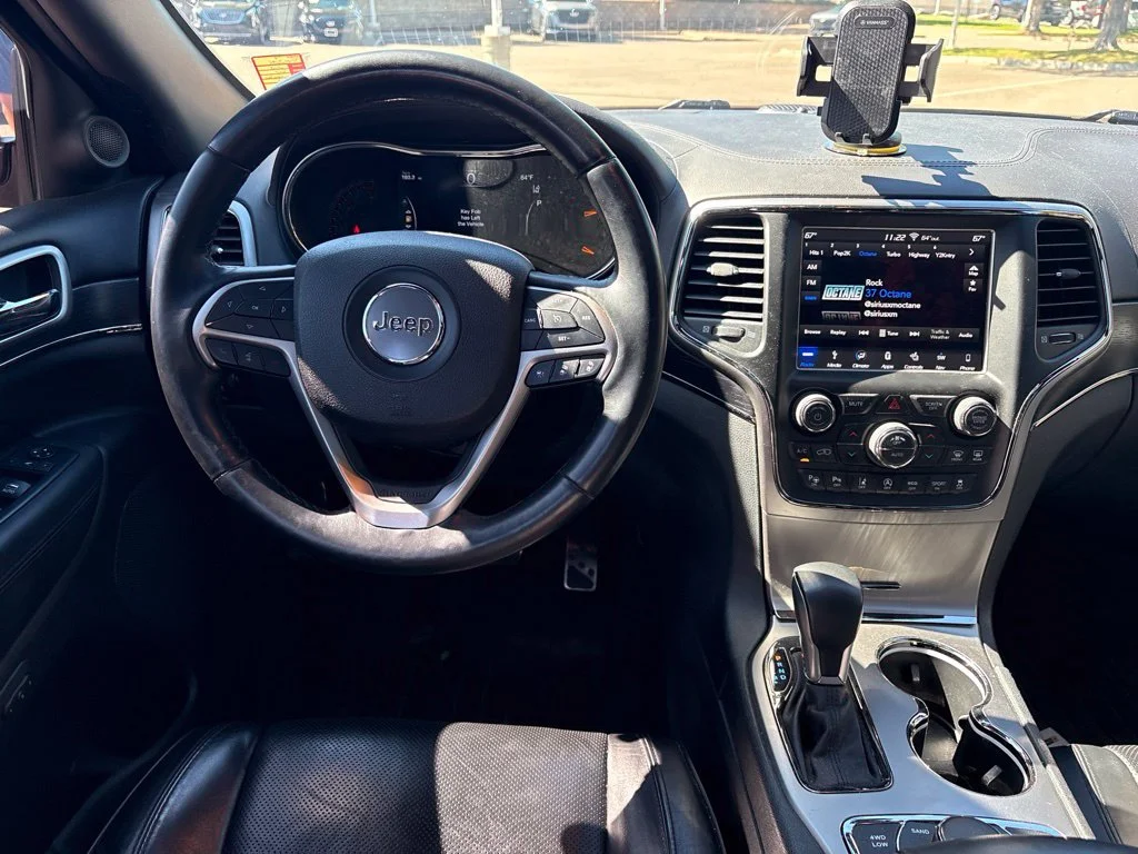 Used 2018 Red Jeep Overland image 12