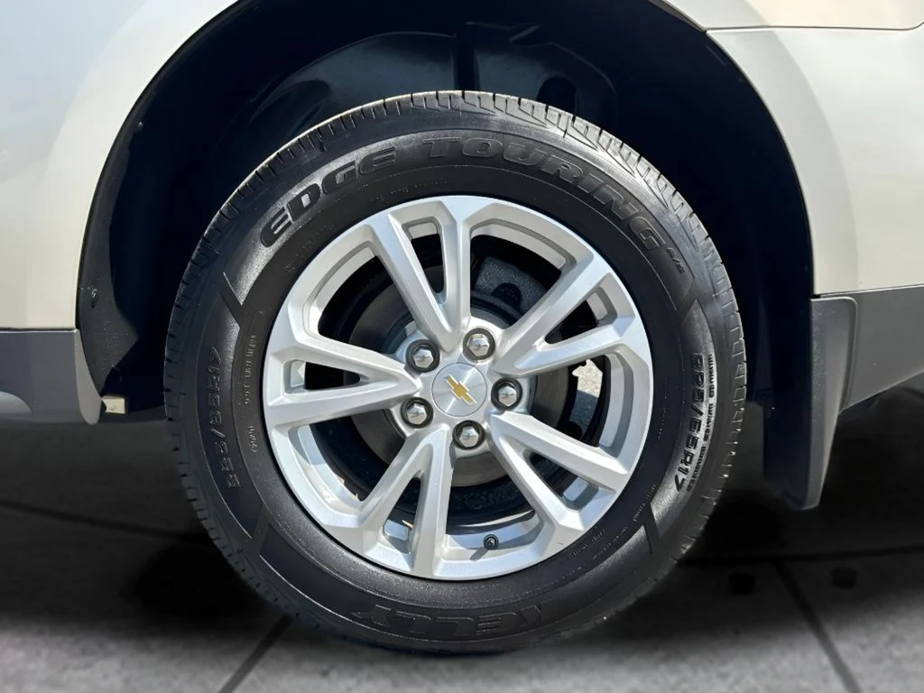 Used 2016 Gold Chevrolet LT image 29