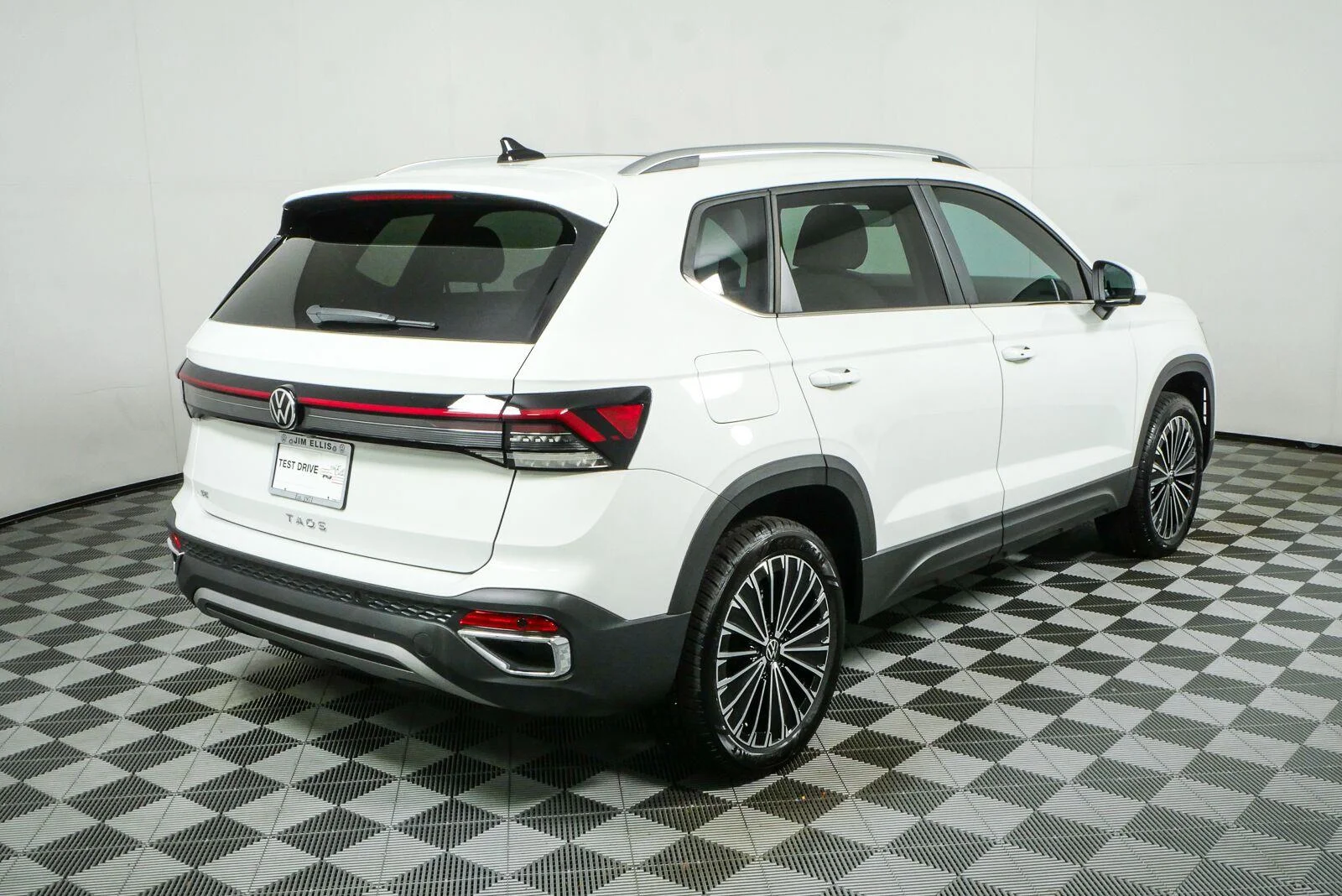New 2026 Pure White Volkswagen SE image 3