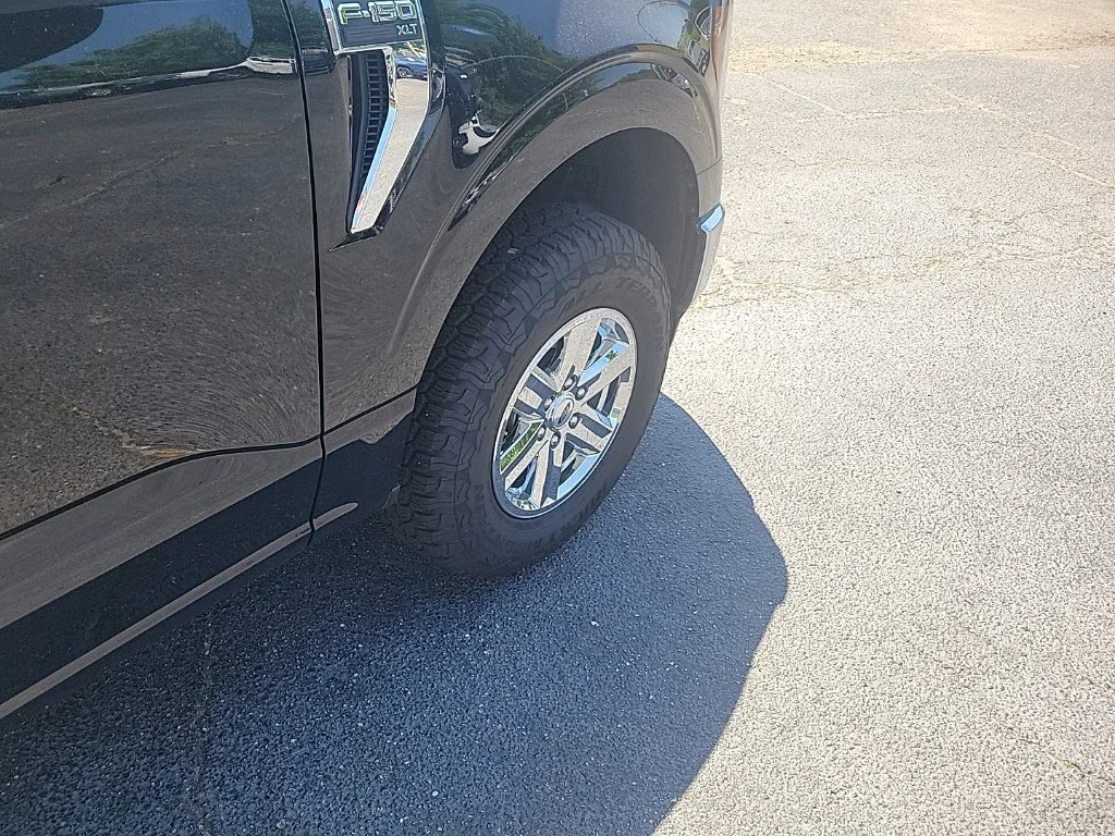 Used 2023 Black Ford XLT image 17