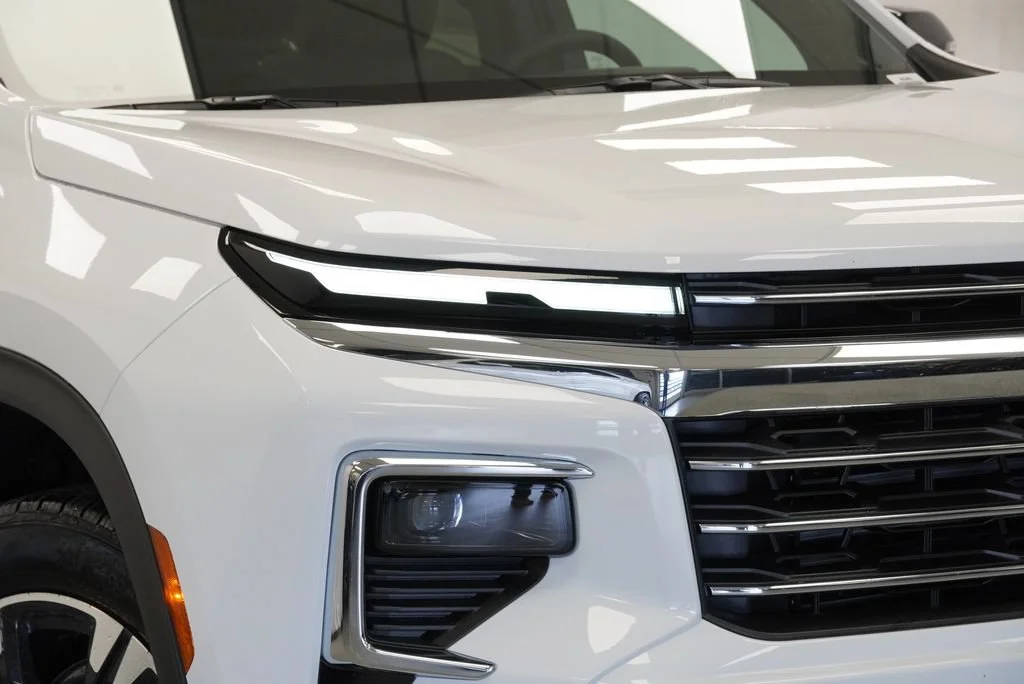 New 2027 Summit White Chevrolet LT image 33