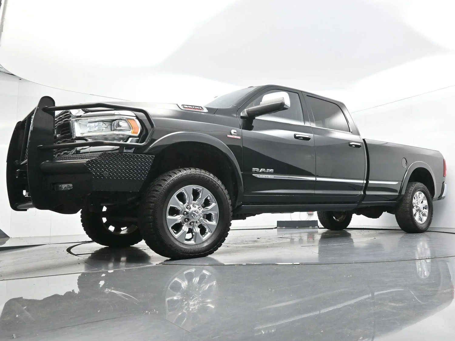 Used 2022 Diamond Black Crystal Pearlcoat Ram Limited image 39