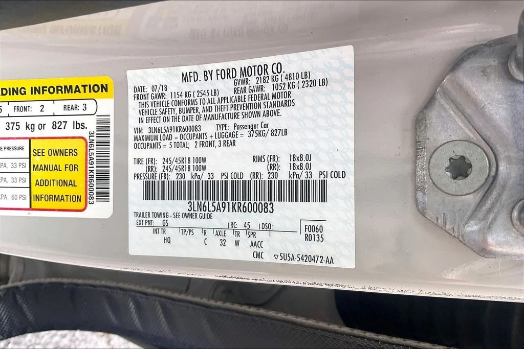 Used 2019 White Lincoln Standard image 32